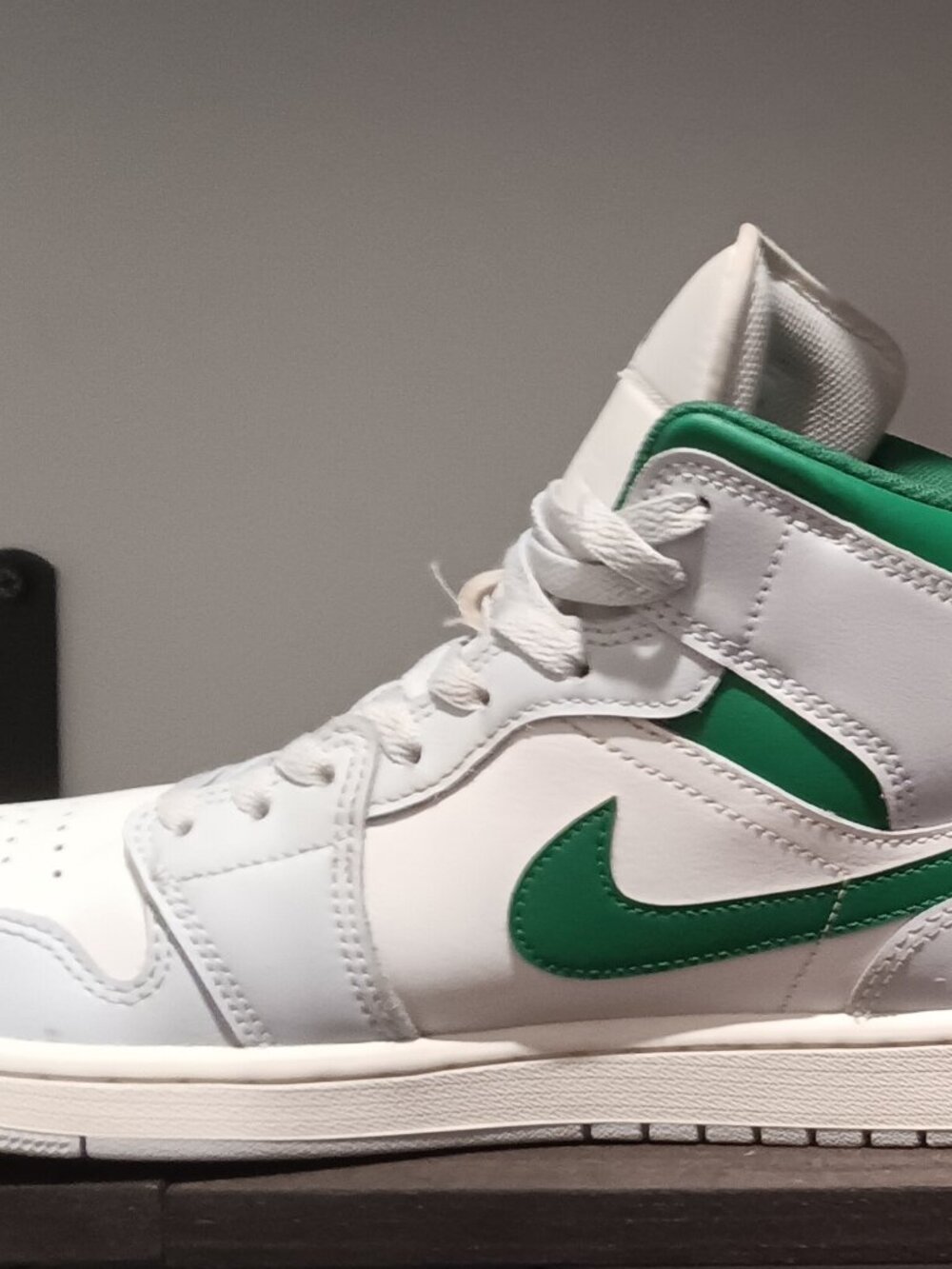 Jordan air 1 mid White Pure Platinum Pine Green 100% authentic - Picture 11 of 16